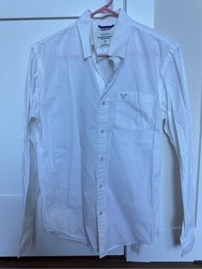 American Eagle Outfitters Men’s White Button-Down Shirt